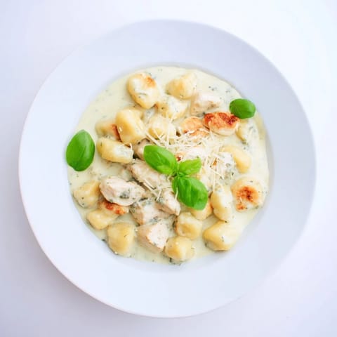 Creamy Pesto Gnocchi with Chicken served steaming hot, melding rich Parmesan and garlic aromas in a comforting Italian-inspired weeknight meal.